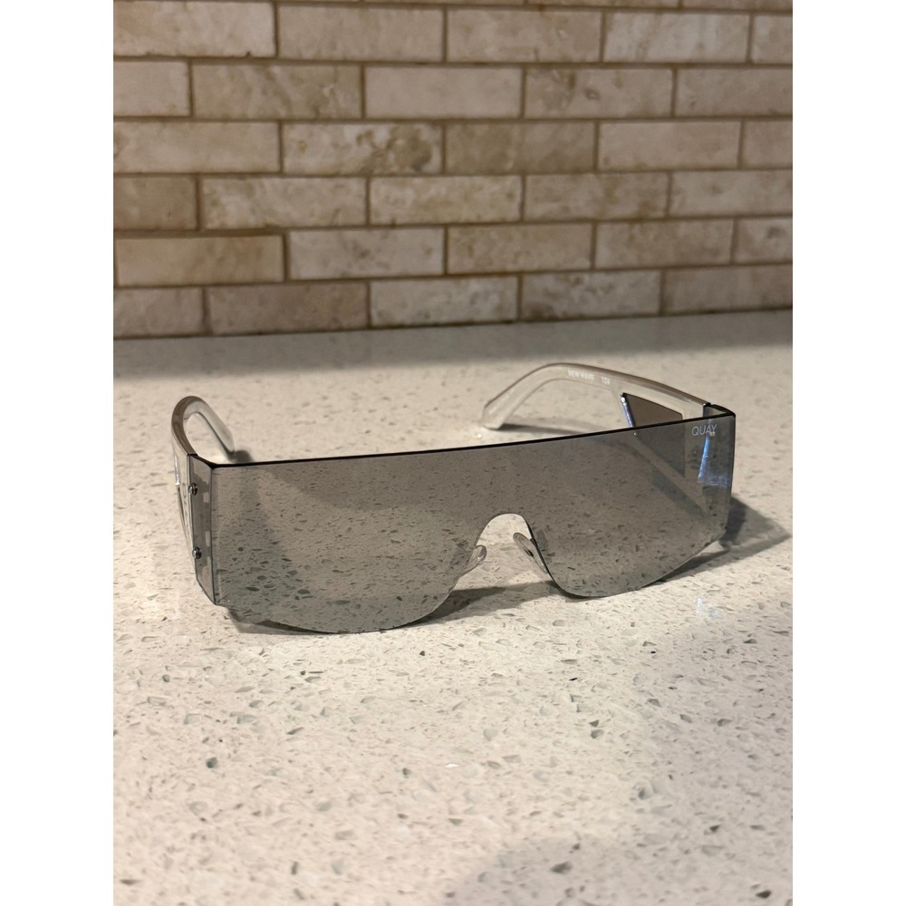 Quay Australia Sunglasses Mirror Chrome Silver Shield Sunnies New Wave 126